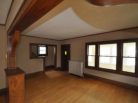4th image of 2223 Queen Ave N #2