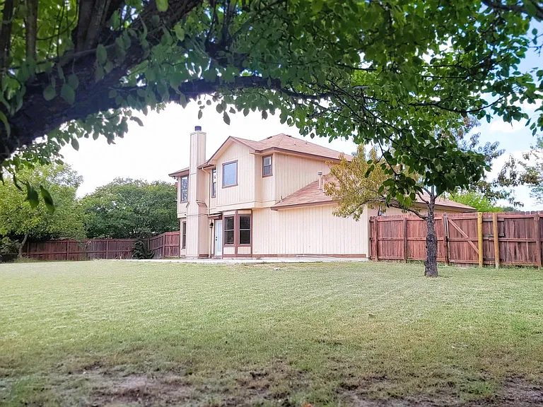 2315 Bernice Cir — Photo 36