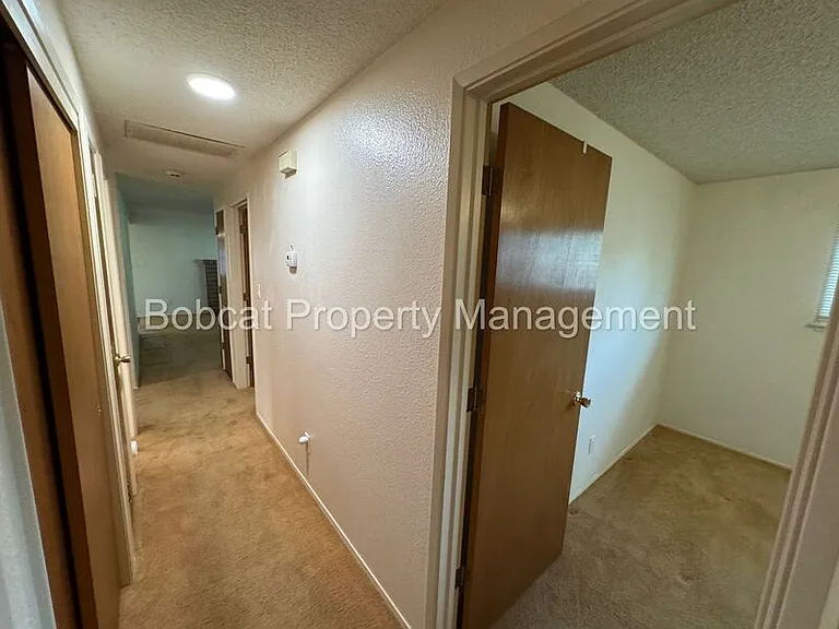 1316 Stanford Dr — Photo 17