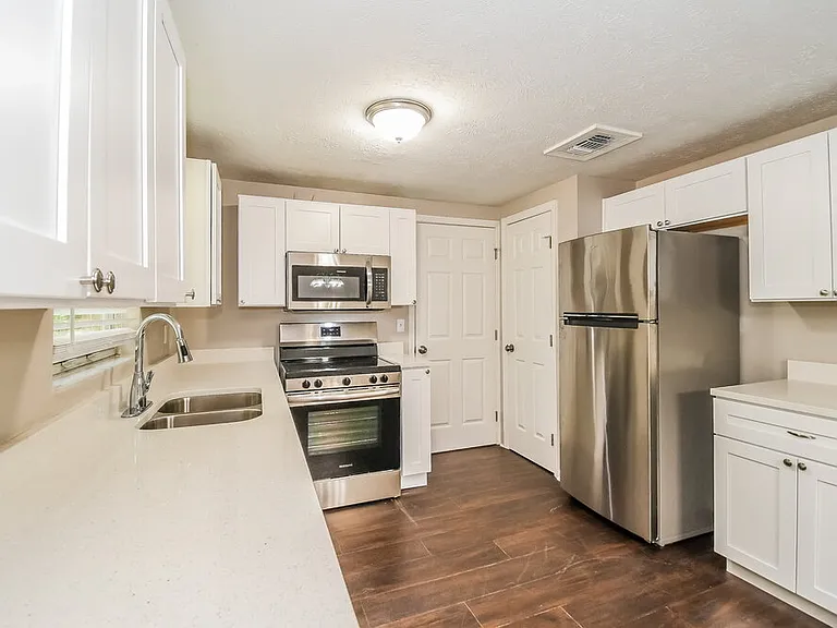 7563 Patrice Ct — Photo 9