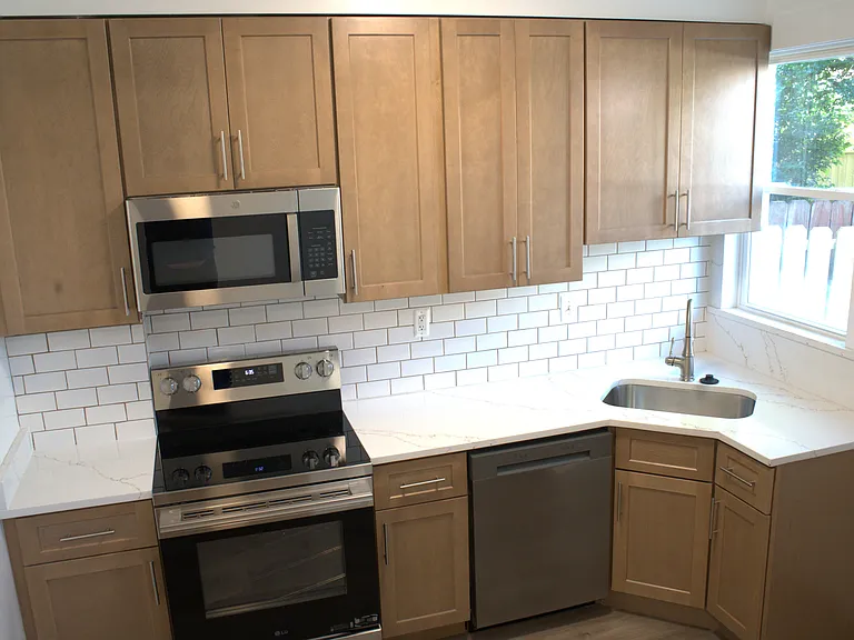 117 S Wickham Rd — Photo 39