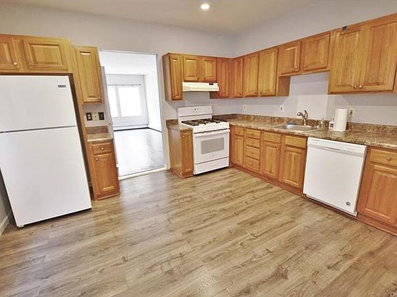 2nd image of 11 Middle St