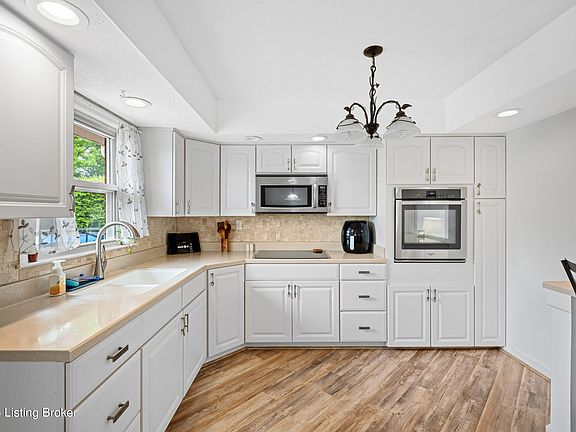 3rd image of 474 Stonehaven Dr