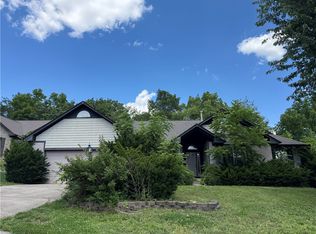 2450 Quail Run Dr, Fairborn, OH 45324