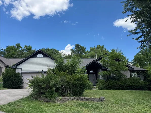 2450 Quail Run Dr, Fairborn, OH 45324