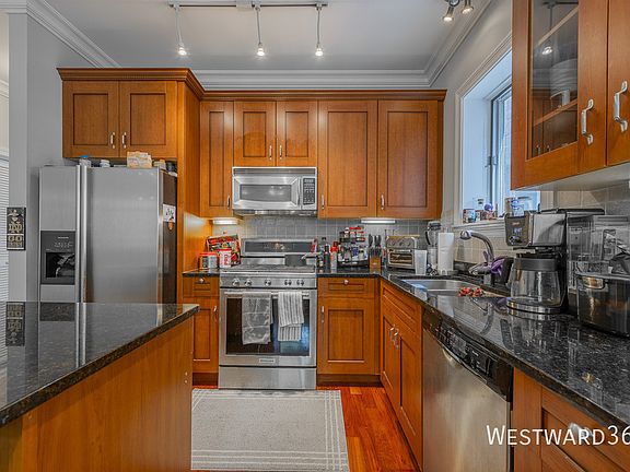 3rd image of 1924 W Diversey Pkwy #2