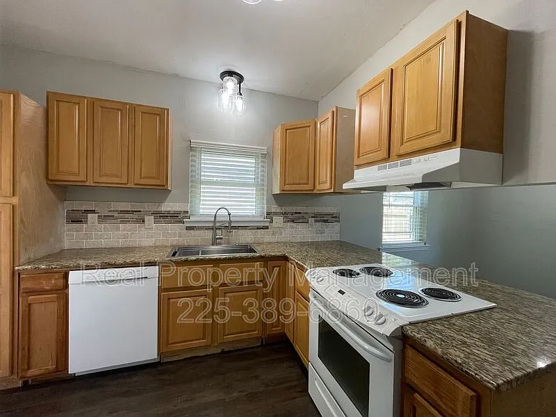 3 bed, 2.0 bath, 1471 sqft, $1,700 — Photo 4