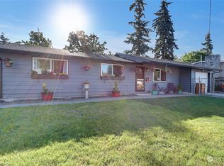 17302 Spanaway Ln E, Spanaway, WA