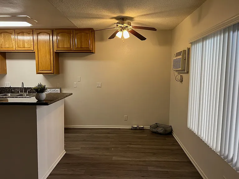Anaheim Place — Photo 33