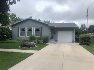 306 S 10th St, Monmouth, IL 61462