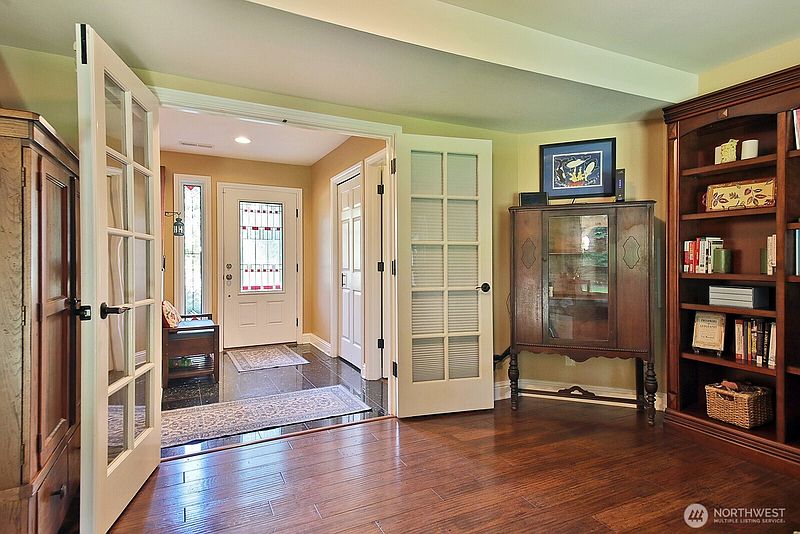 4th image of 2130 Fairway Lane