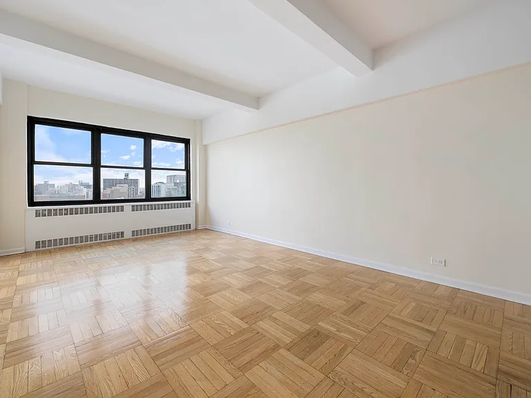 930 Grand Concourse #9J — Photo 2