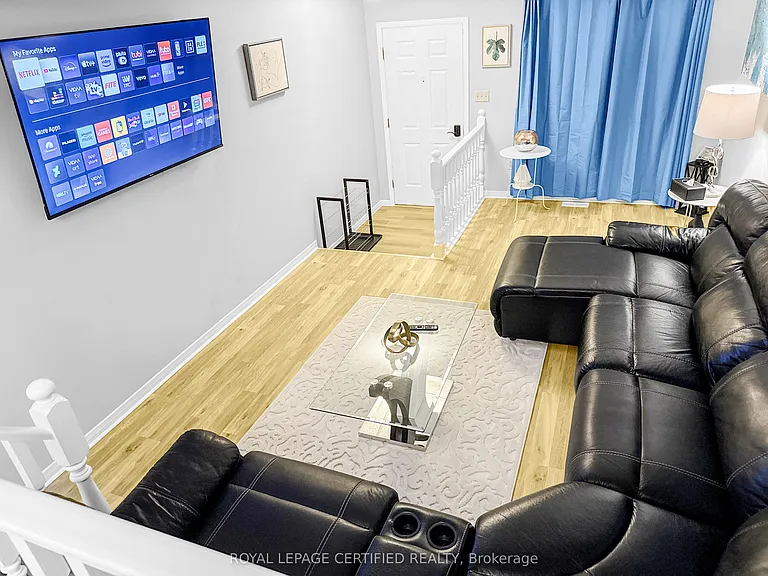67 McDonagh Cres — Photo 4