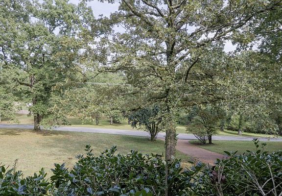 3rd image of 122 Dylark Dr