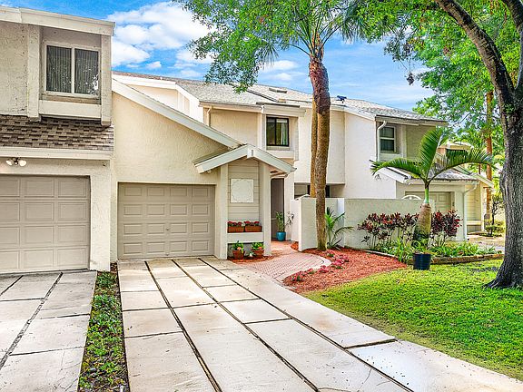 2nd image of 6595 Parkview Drive #D