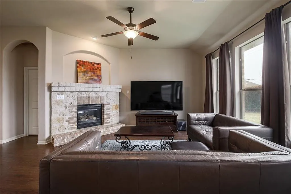 3 bed, 1704 sqft, $2,600 — Photo 3
