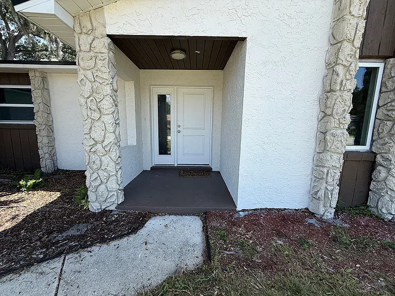 2433 Benjamin Dr — Photo 2