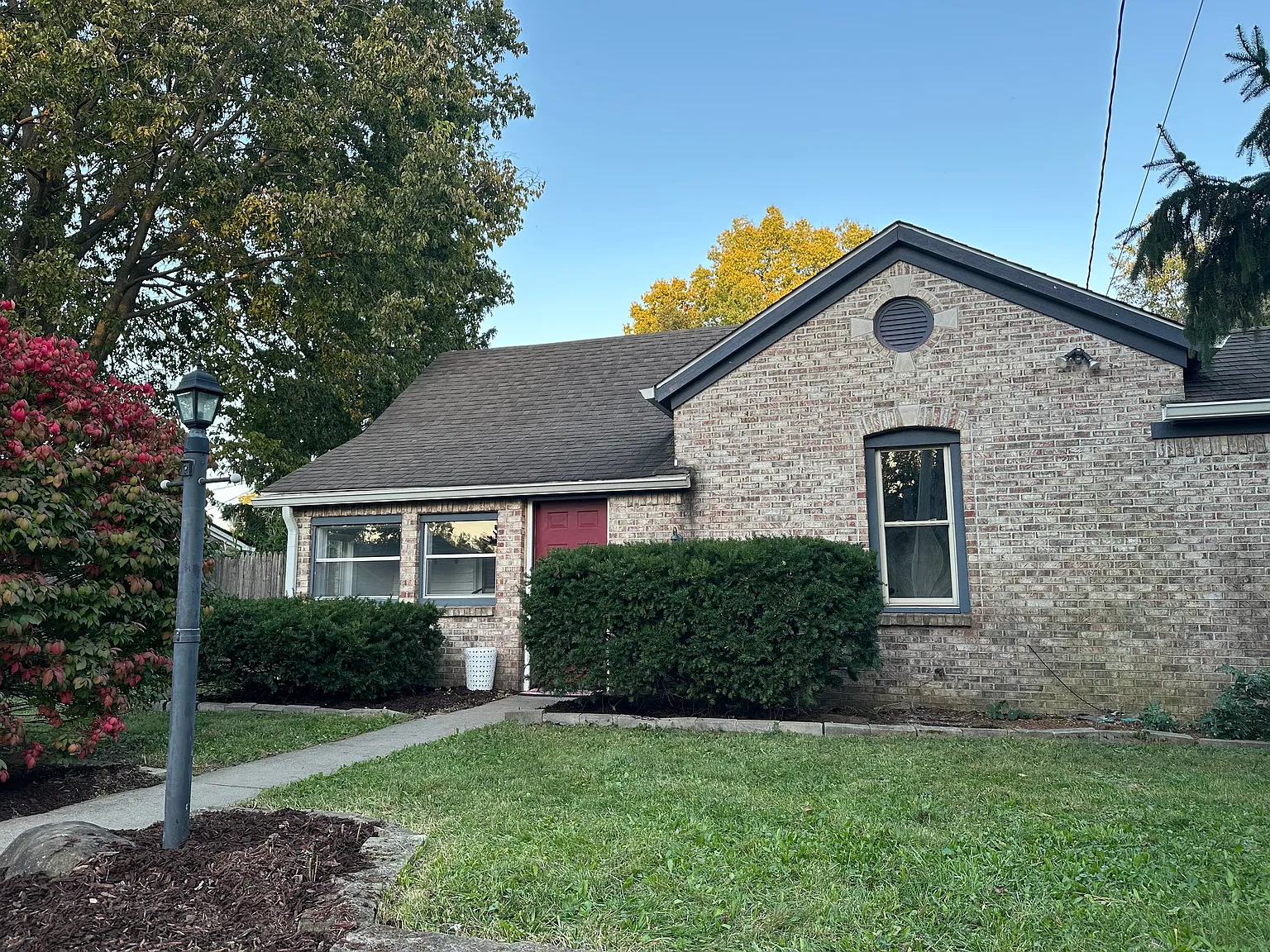 3 bed, 1293 sqft, $1,900 — Photo 1