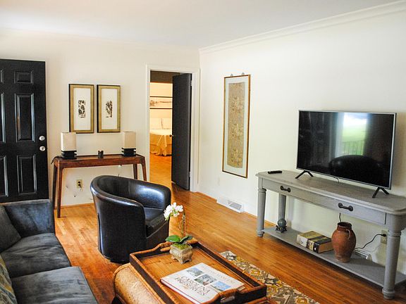 Couch has been removed from unit and is no longer available.