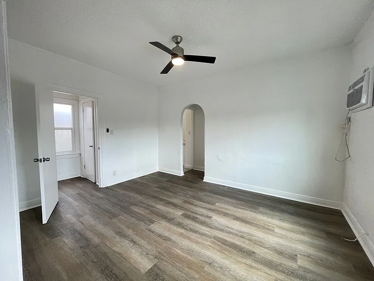 1565 S. Hobart Blvd — Photo 8