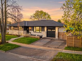 2 Tewsley Pl, Toronto, ON M9P1N7