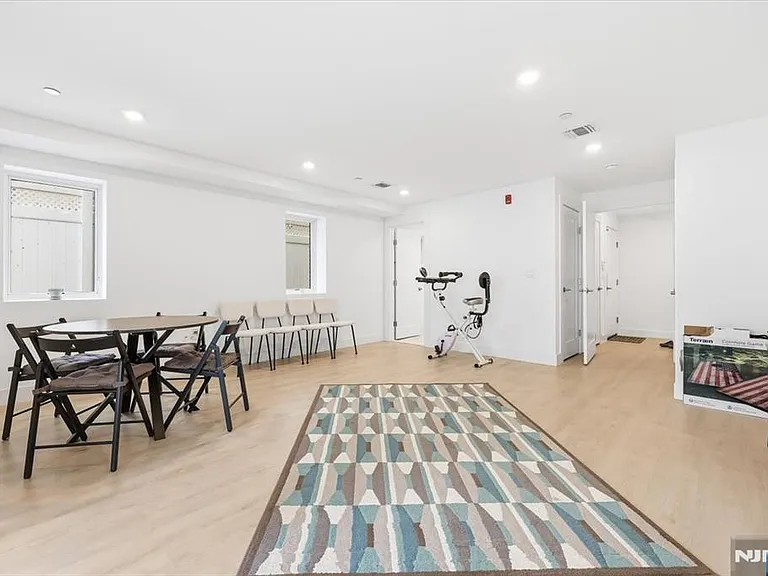 30 Lafayette Ave — Photo 17