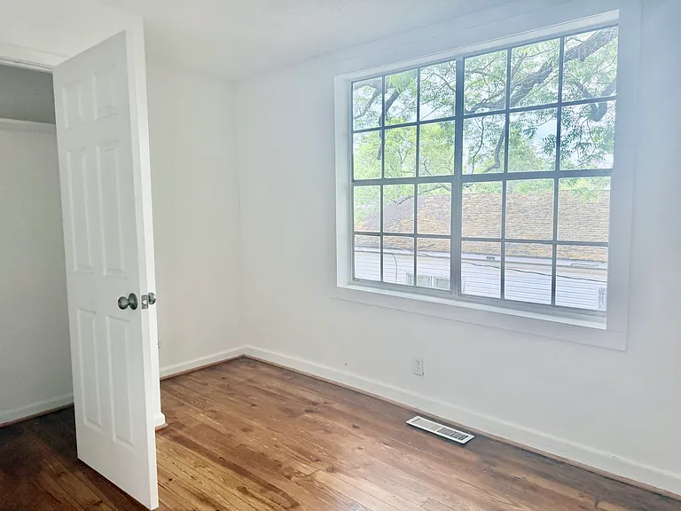 327 11th Ct W — Photo 6