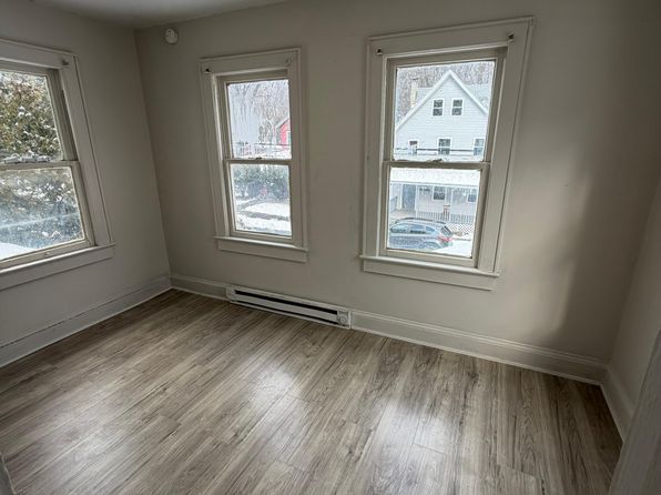 15 Tuthill Ave APT 3