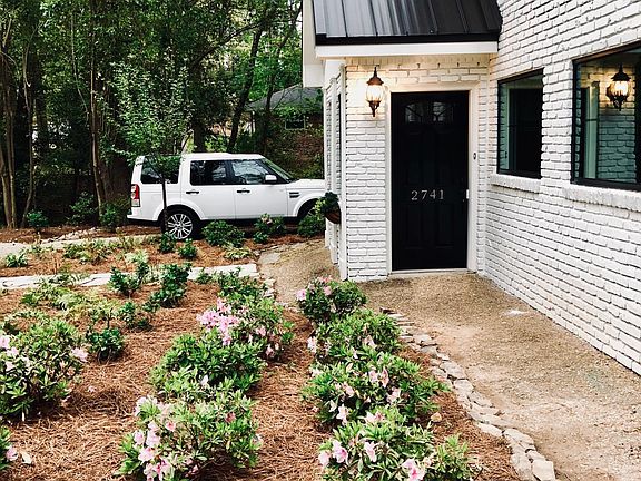 Entrance to lower unit