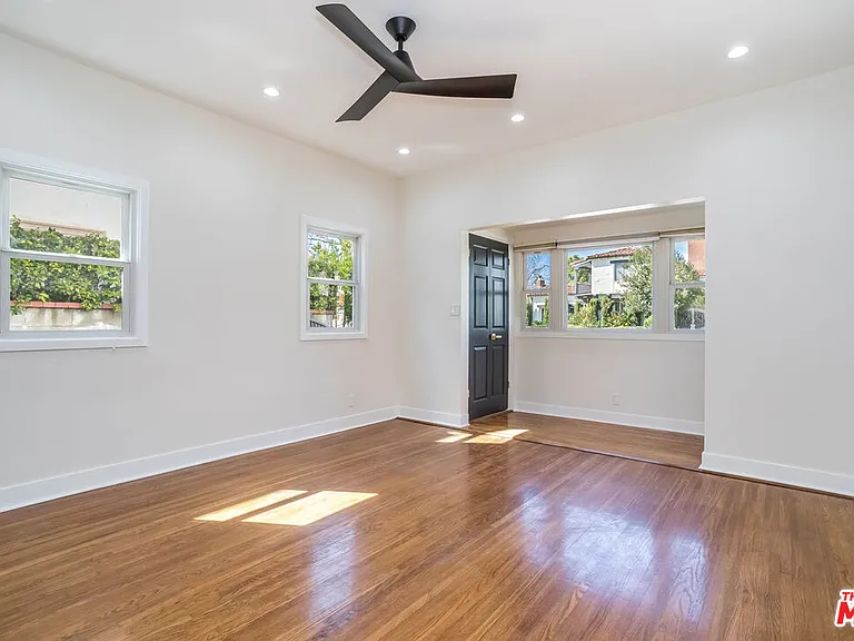 152 S Wetherly Dr — Photo 8