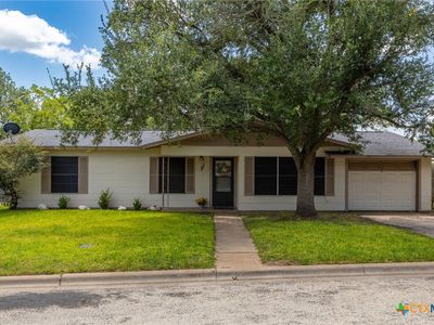 810 S Welhausen Ave, Shiner, TX, 77984