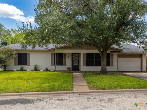 810 S Welhausen Ave, Shiner, TX 77984