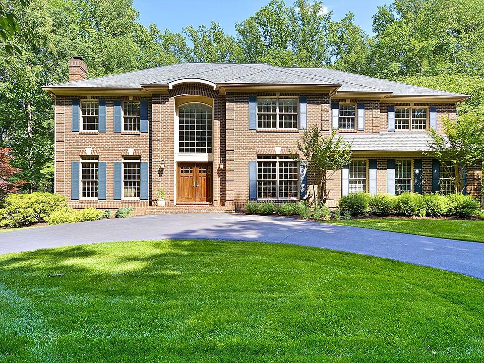 1st image of 262 Golden Woods Ct