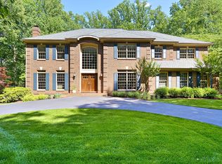 262 Golden Woods Ct, Great Falls, VA 22066