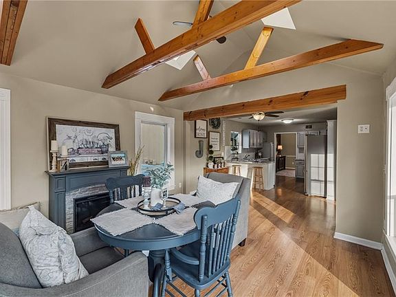 4th image of 1712 Welleslay Ln