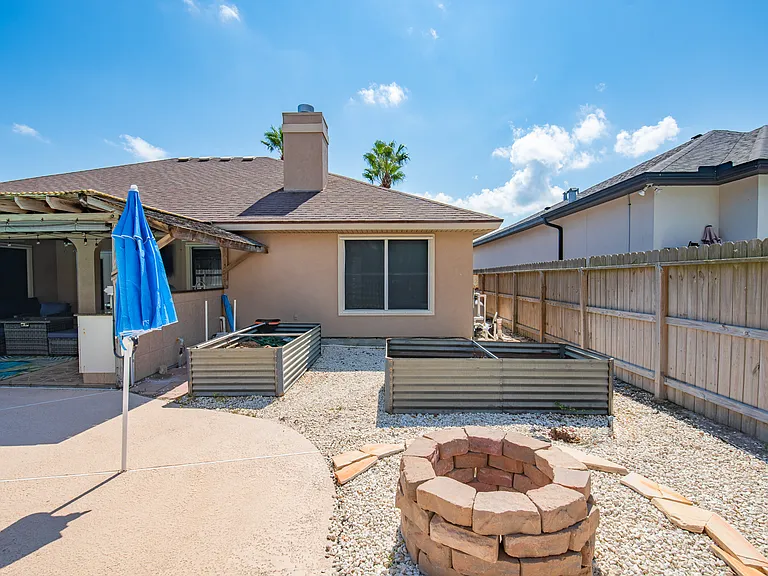 15829 Vincent Dr — Photo 40