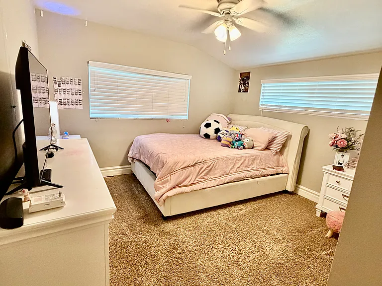 5354 Sierra Vista Ave — Photo 3