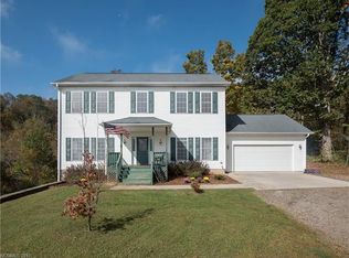 89 Blucher Hill Trl, Canton, NC 28716