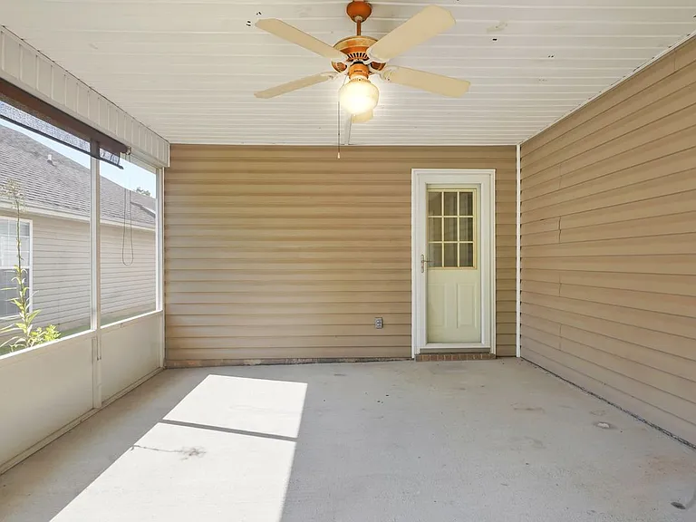 1220 Village Trl — Photo 15