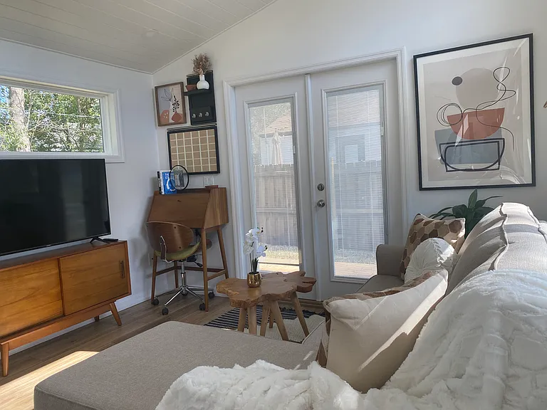 1101 W Harvard St — Photo 6