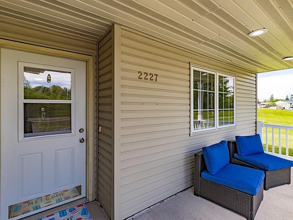 3rd image of 2227 Bardon Ave