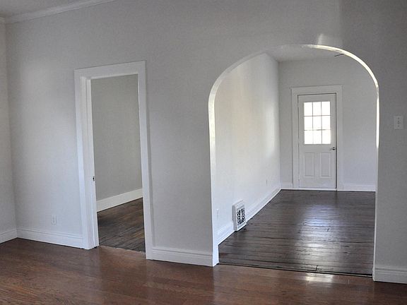 5th image of 209 E 1st St