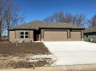 624 NW Walnut St, Grain Valley, MO 64029