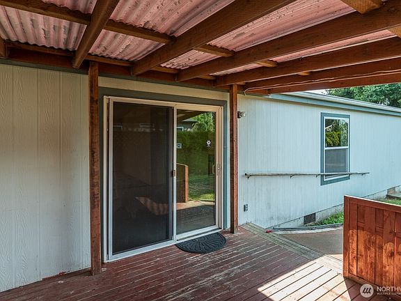 5th image of 18825 94th Drive NW