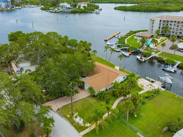 8143 Channel Dr, Port Richey, FL 34668