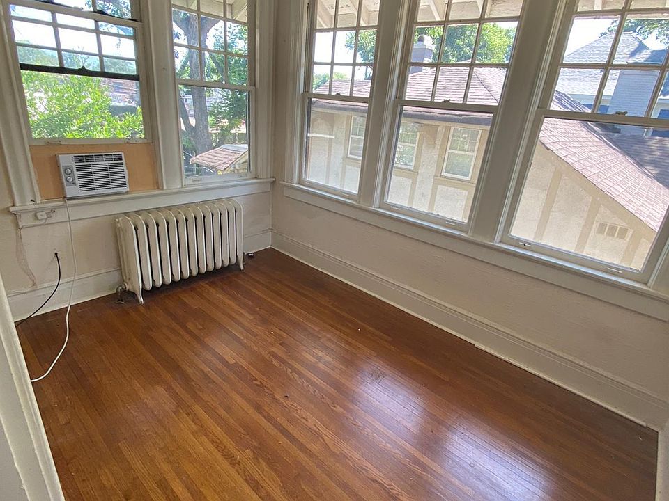 bedroom- amazing natural light, lots of windows