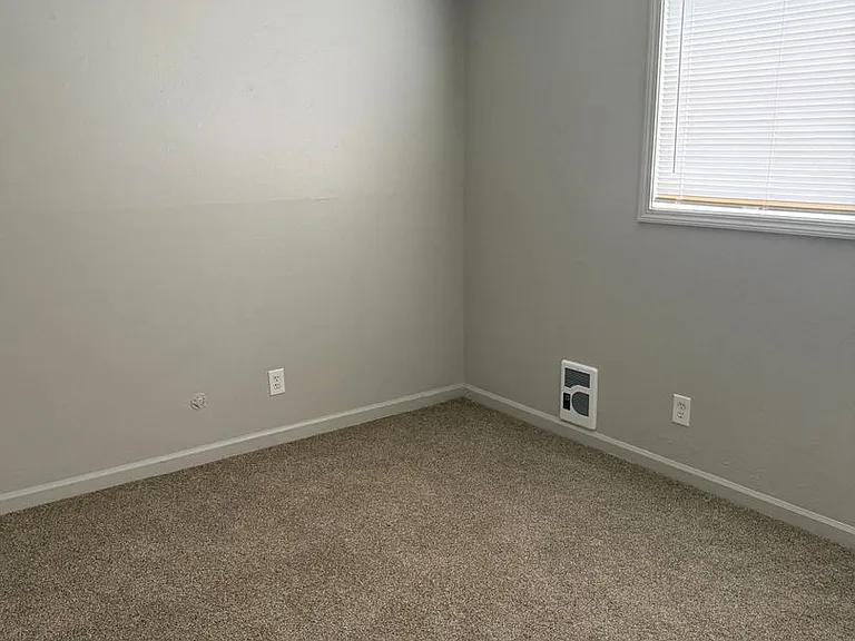 Willow Lake Apartments — Photo 19