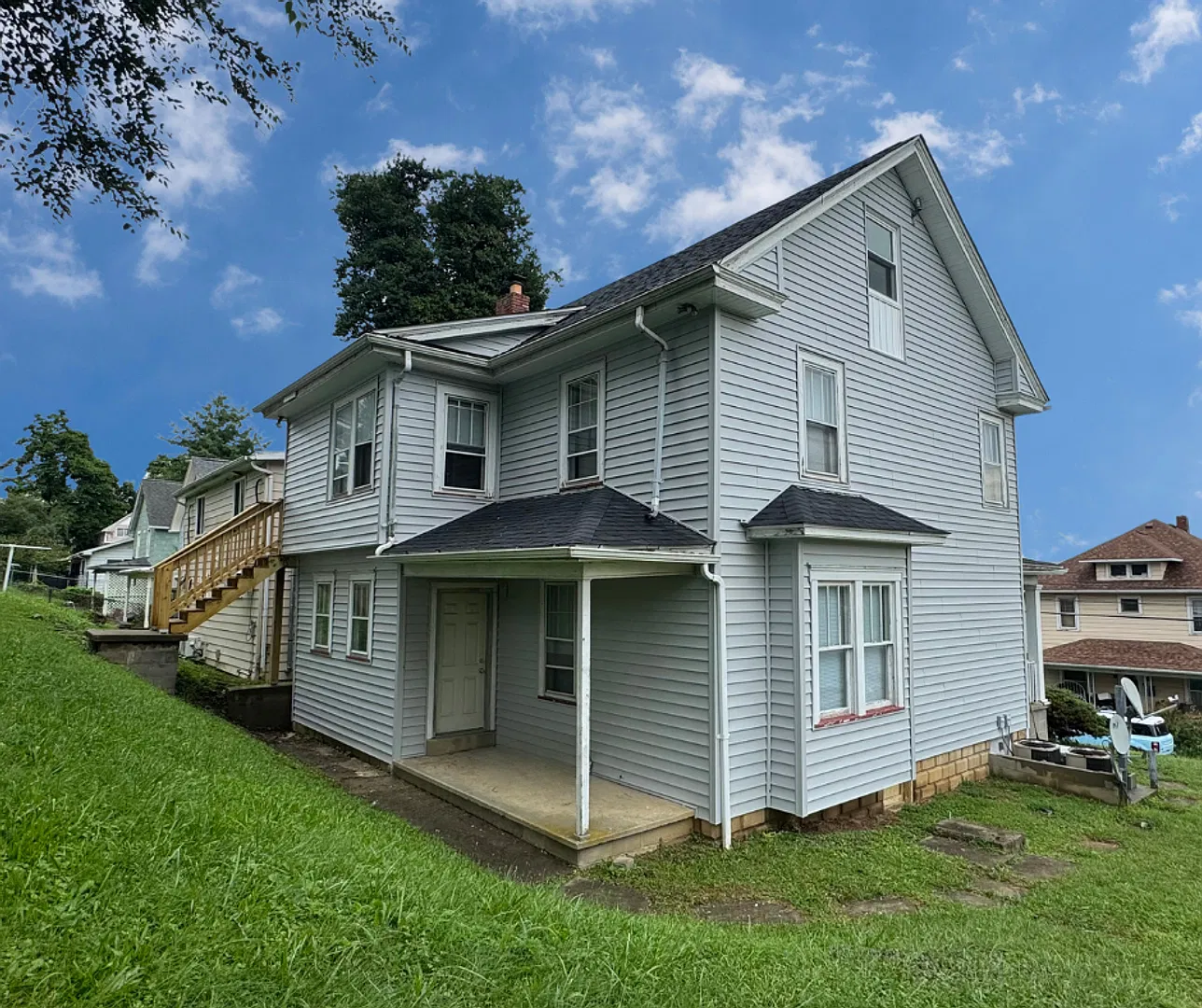 721 - 727 Louise Ave — Photo 2