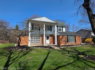 25695 Branchaster Rd, Farmington Hills, MI 48336