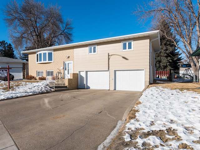 406 15th St NW, Mandan, ND 58554 | Zillow